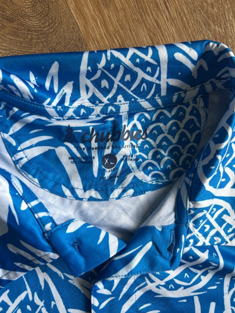 Chubbies Pineapple Polo Shirt Men’s XL Blue White Polyester NWOT - Picture 2 of 4